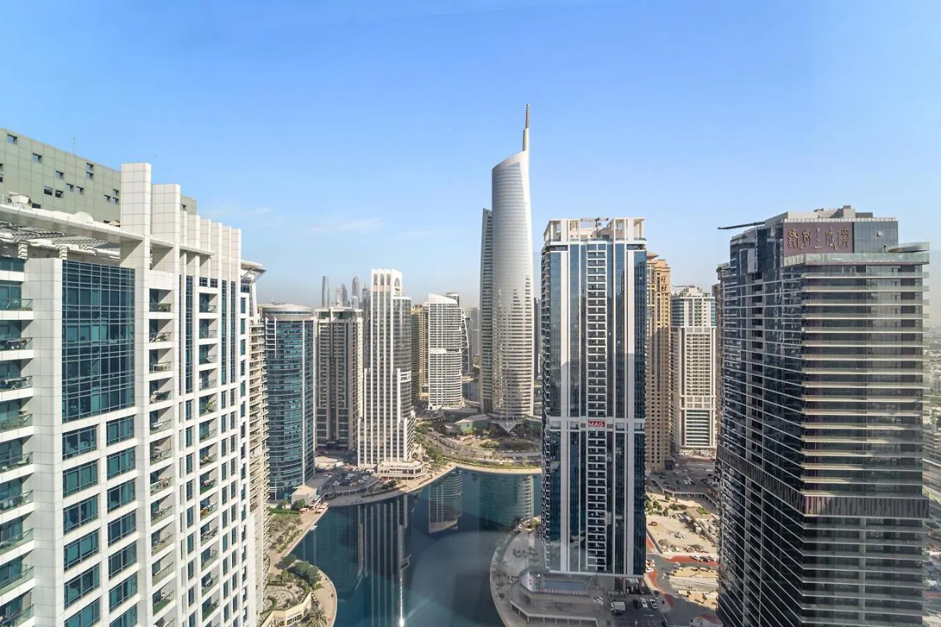 Large 1 Bedroom Duplex With Lake View Dubai Apartment