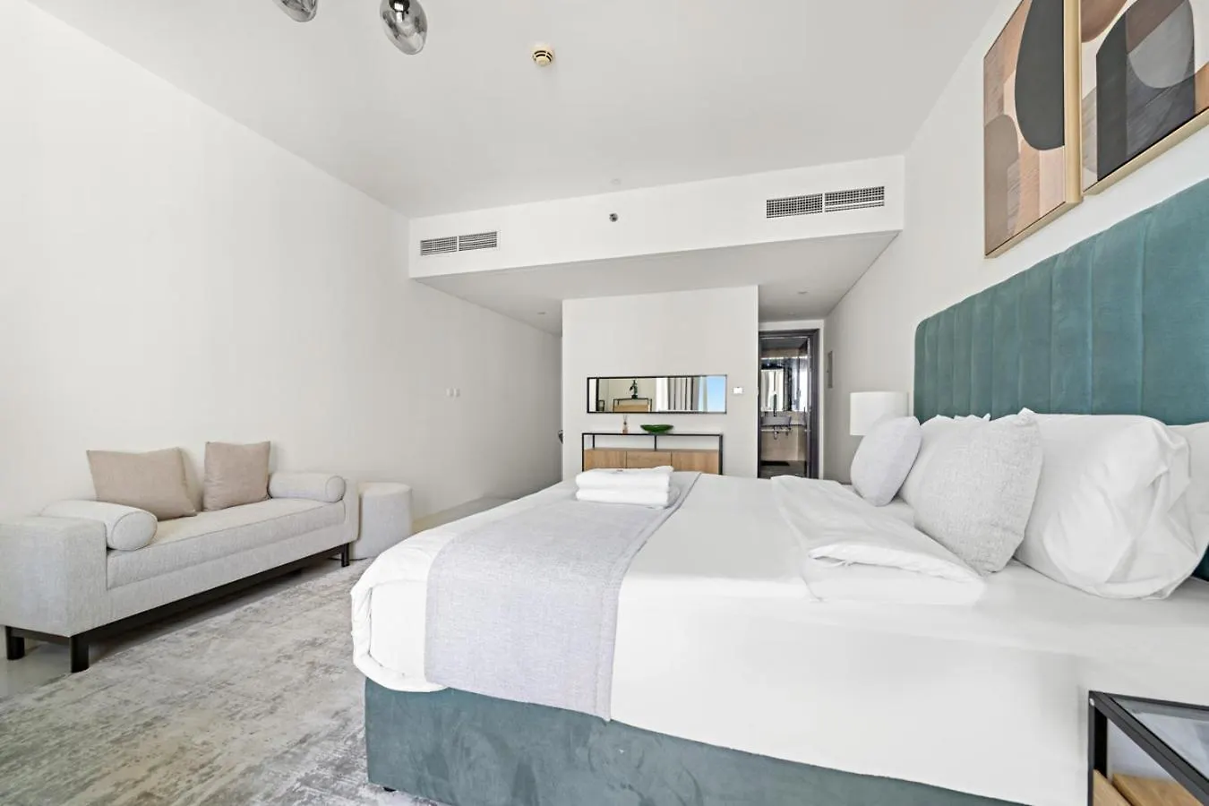 Large 1 Bedroom Duplex With Lake View Dubai 0*,