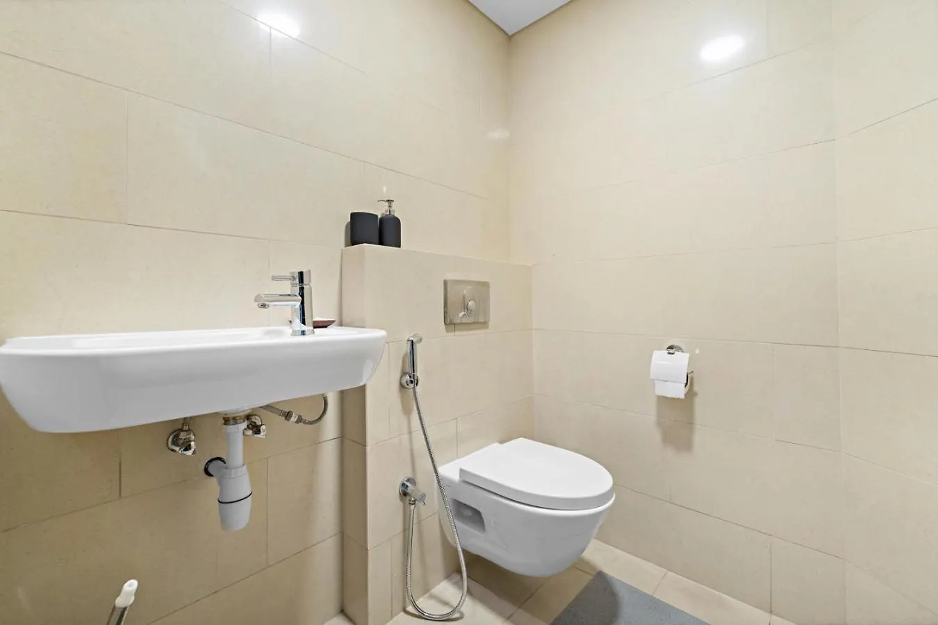 Large 1 Bedroom Duplex With Lake View Dubai Apartment